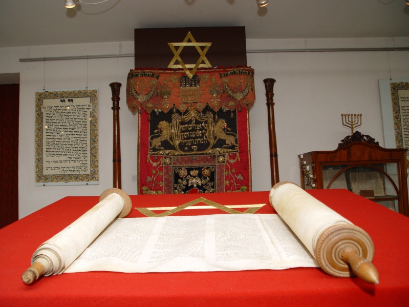 File:Torah.jpg